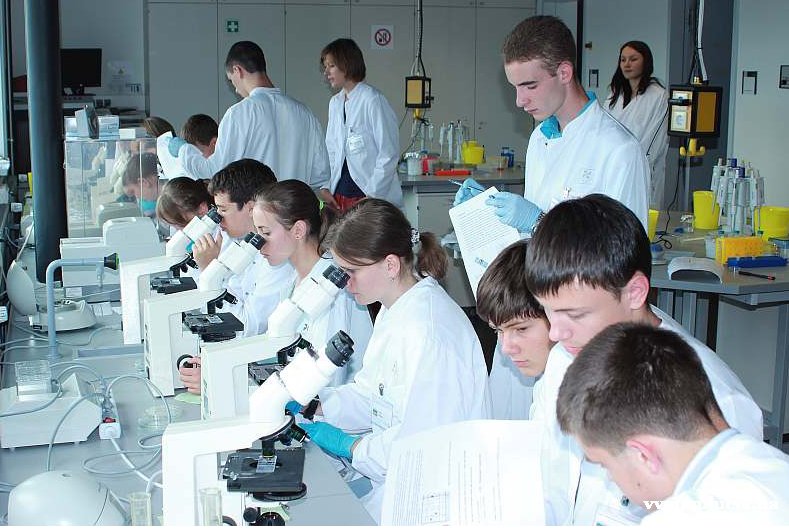 Перша біохімічна школа для школярів<br> на базі експериментальної лабораторії XLA