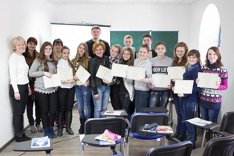 Всеукраїнські очно-заочні профільні школи -
нові можливості юним науковцям	